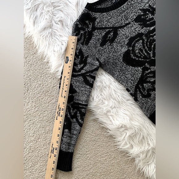 GAP Knit Sweater with Flower Graphic - Picture 11 of 12